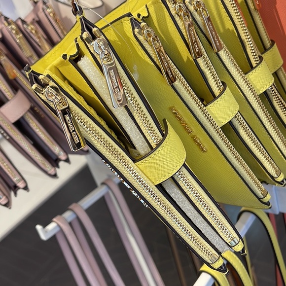 Michael Kors Jet Set Travel Large Double Zip Leather Wristlet Sunshine Yellow - Picture 8 of 15